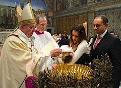 Ferenc pápa Urunk megkeresztelkedésének ünnepén 32 gyermeket keresztelt meg a Sixtus-kápolnában